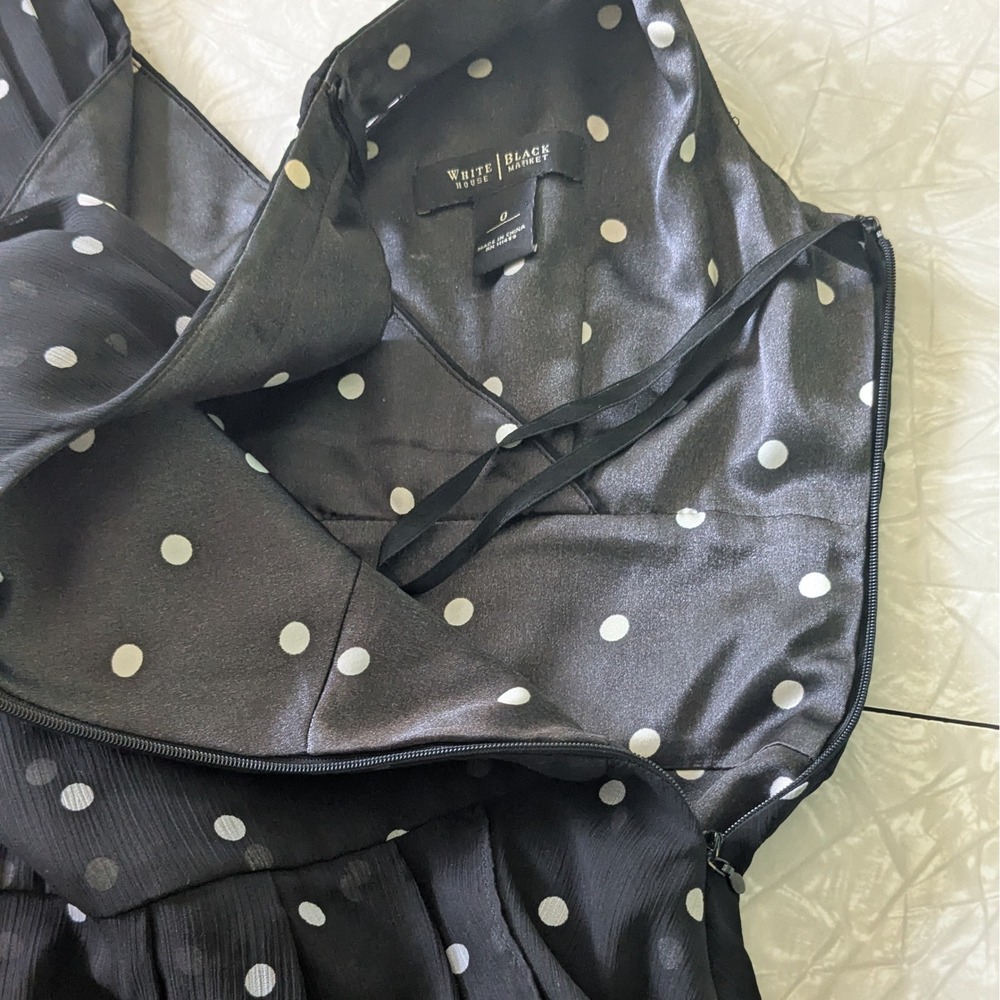 White House Black Market Polka Dot V-Neck Fit & Flare Chiffon Dress Size 0 - Picture 3 of 5
